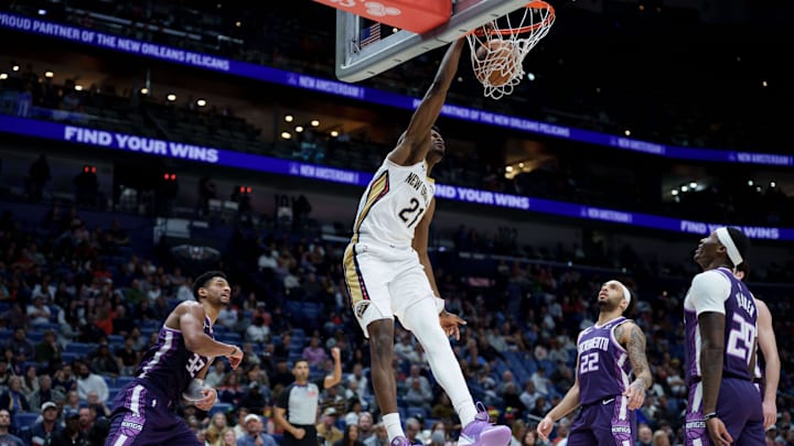 Feb 9, 2026; New Orleans, Louisiana, USA; New Orleans Pelicans center Yves Missi (21) dunks against Sacramento Kings center Dylan Cardwell (32) during the second half at Smoothie King Center. Mandatory Credit: Matthew Hinton-Imagn Images