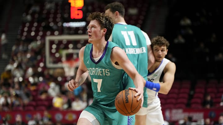 Jul 14, 2025; Las Vegas, NV, USA; Charlotte Hornets guard Kon Knueppel (7) controls the ball against the Dallas Mavericks during the second half of a NBA basketball game at the Thomas & Mack Center. Mandatory Credit: Lucas Peltier-Imagn Images Jul 14, 2025; Las Vegas, NV, USA; Charlotte Hornets guard Kon Knueppel (7) controls the ball against the Dallas Mavericks during the second half of a NBA basketball game at the Thomas & Mack Center. Mandatory Credit: Lucas Peltier-Imagn Images