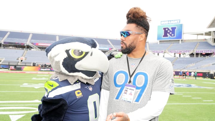 Seattle Seahawks defensive end Leonard Williams poses with Seahawks mascot Blitz during NFC Practice. Seattle Seahawks defensive end Leonard Williams poses with Seahawks mascot Blitz during NFC Practice.