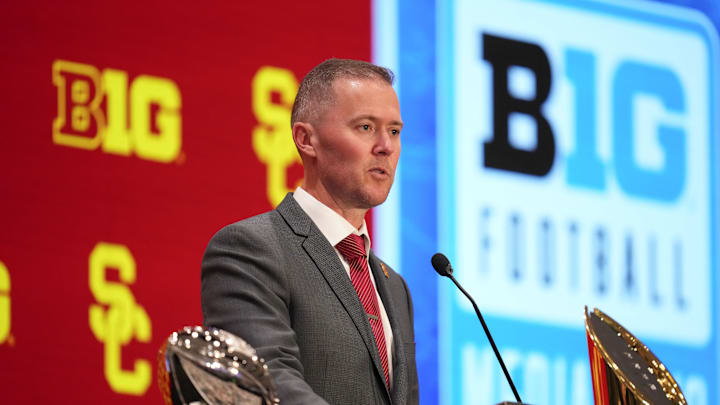 Jul 24, 2025; Las Vegas, NV, USA; USC head coach Lincoln Riley speaks to the media during the Big Ten NCAA college football media days at Mandalay Bay Resort. Mandatory Credit: Lucas Peltier-Imagn Images Jul 24, 2025; Las Vegas, NV, USA; USC head coach Lincoln Riley speaks to the media during the Big Ten NCAA college football media days at Mandalay Bay Resort. Mandatory Credit: Lucas Peltier-Imagn Images