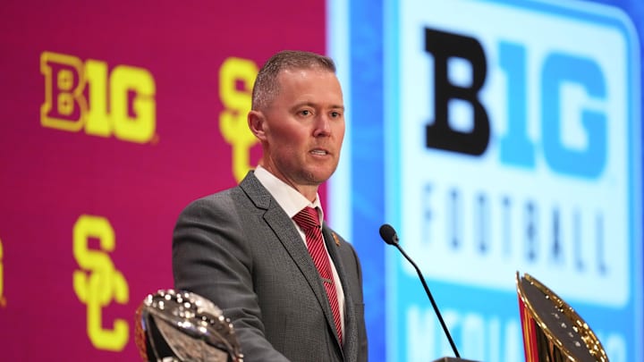 Jul 24, 2025; Las Vegas, NV, USA; USC head coach Lincoln Riley speaks to the media during the Big Ten NCAA college football media days at Mandalay Bay Resort. Mandatory Credit: Lucas Peltier-Imagn Images Jul 24, 2025; Las Vegas, NV, USA; USC head coach Lincoln Riley speaks to the media during the Big Ten NCAA college football media days at Mandalay Bay Resort. Mandatory Credit: Lucas Peltier-Imagn Images