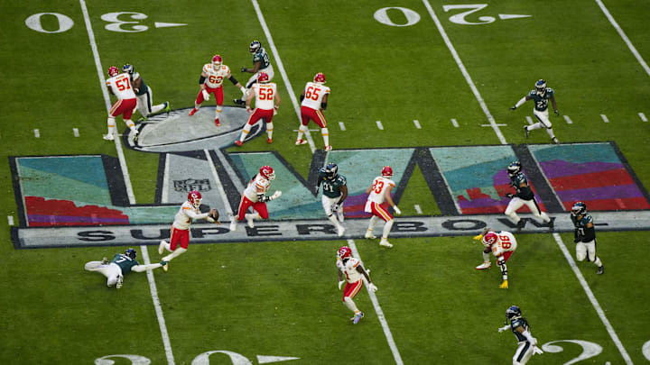 Kansas City Chiefs quarterback Patrick Mahomes (15) escapes from Philadelphia Eagles linebacker Haason Reddick (7) during the first quarter in Super Bowl LVII at State Farm Stadium in Glendale on Feb. 12, 2023.

Nfl Super Bowl Lvii Kansas City Chiefs Vs Philadelphia Eagles