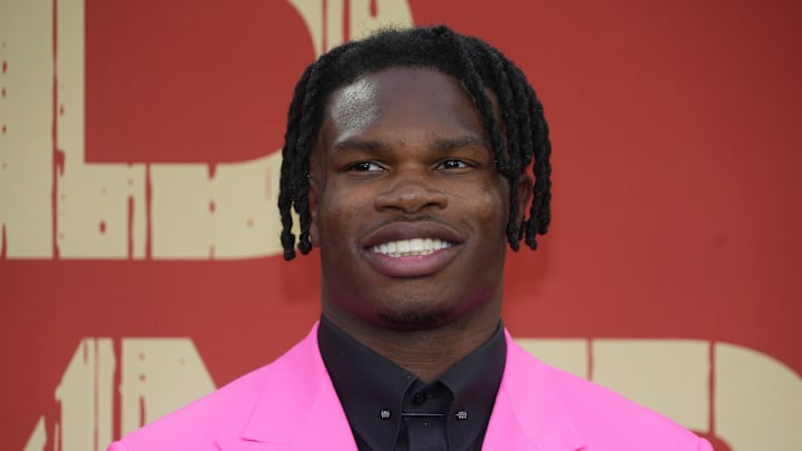 Apr 24, 2025; Green Bay, WI, USA; Colorado Buffaloes wide receiver Travis Hunter on the red carpet before the 2025 NFL Draft at Lambeau Field. Mandatory Credit: Kirby Lee-Imagn Images Apr 24, 2025; Green Bay, WI, USA; Colorado Buffaloes wide receiver Travis Hunter on the red carpet before the 2025 NFL Draft at Lambeau Field. Mandatory Credit: Kirby Lee-Imagn Images