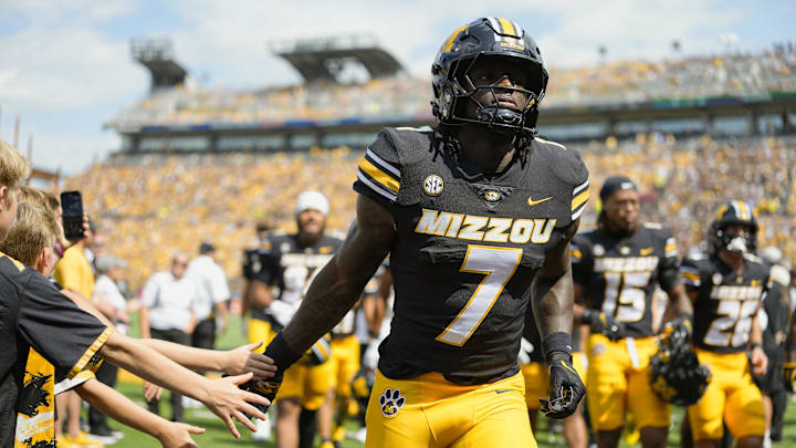 Sep 6, 2025; Columbia, Missouri, USA; Missouri Tigers running back Marquise Davis (7) greets fans after warmups prior to a game against the Kansas Jayhawks at Faurot Field at Memorial Stadium. Mandatory Credit: Jay Biggerstaff-Imagn Images Sep 6, 2025; Columbia, Missouri, USA; Missouri Tigers running back Marquise Davis (7) greets fans after warmups prior to a game against the Kansas Jayhawks at Faurot Field at Memorial Stadium. Mandatory Credit: Jay Biggerstaff-Imagn Images