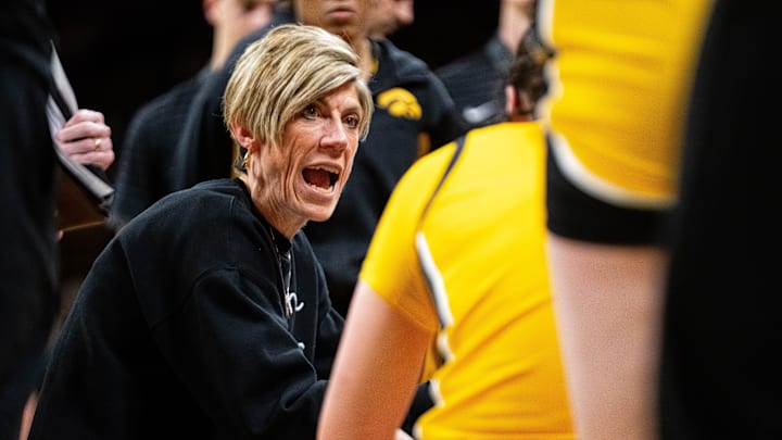 Iowa head coach Jan Jensen talks with her team during a timeout against Minnesota on Feb. 5, 2026, at Carver-Hawkeye Arena.