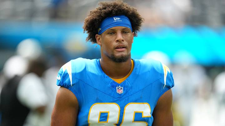 Los Angeles Chargers tight end Oronde Gadsden (86) warms up prior to the game against the Las Vegas Raiders at SoFi Stadium.  Mandatory Credit: Kirby Lee-Imagn Images