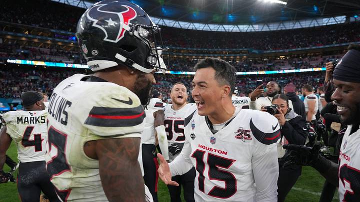 Oct 18, 2026; London, ENG; Houston Texans kicker Ka'imi Fairbairn (15) reacts with teammates after the game against the Jacksonville Jaguars at Wembley Stadium. Mandatory Credit: Kirby Lee-Imagn Images Oct 18, 2026; London, ENG; Houston Texans kicker Ka'imi Fairbairn (15) reacts with teammates after the game against the Jacksonville Jaguars at Wembley Stadium. Mandatory Credit: Kirby Lee-Imagn Images