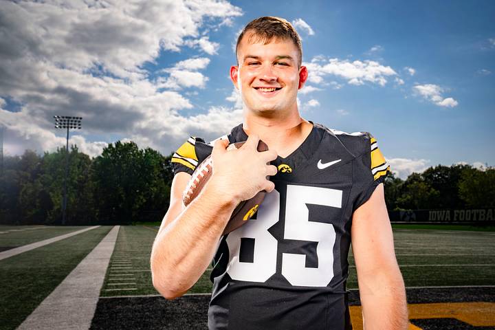 Finally: Packers Sign Son of 'Hog' to Potentially Fill Key Role at Tight End