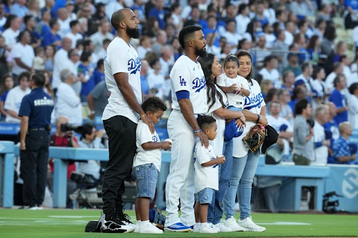 Teoscar Hernández shares wife's sweet post after haunted hotel scare in NLCS