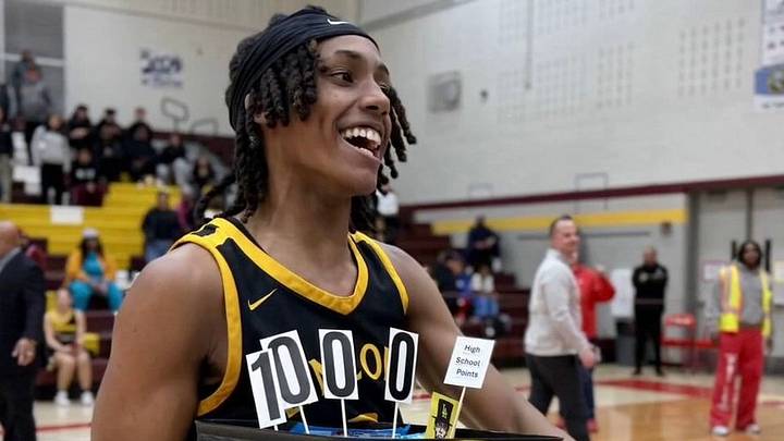 Lincoln High's Davion Shareef-Dulaney has a UW offer. Lincoln High's Davion Shareef-Dulaney has a UW offer.