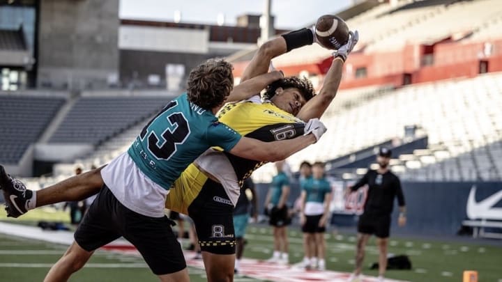 UW commit Dezmen Roebuck shows off his athleticism. UW commit Dezmen Roebuck shows off his athleticism.