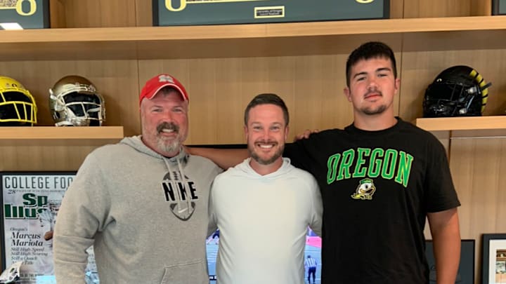 Jackson Cantwell poses with Oregon coach Dan Lanning during a two-day visit to Oregon Jackson Cantwell poses with Oregon coach Dan Lanning during a two-day visit to Oregon