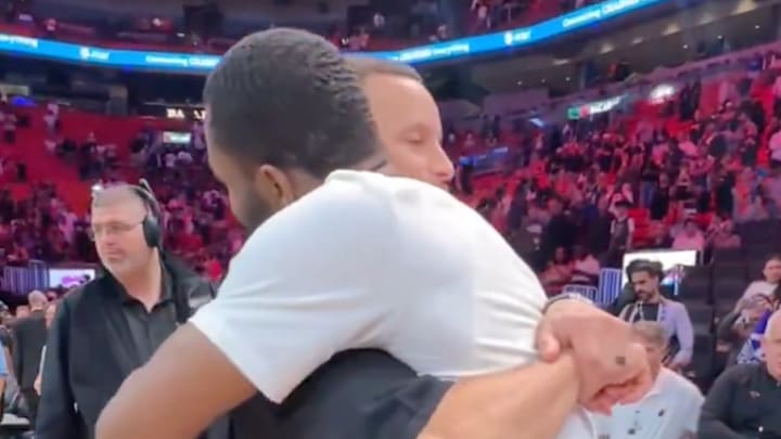 Curry and Wiggins embrace. 
