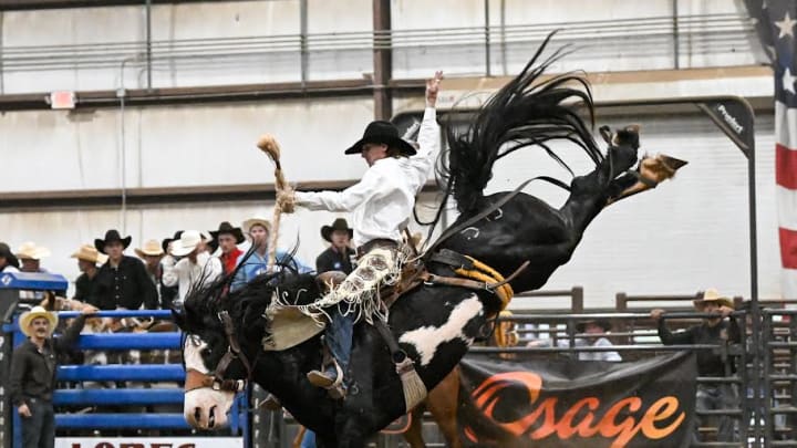 Riggin Smith rode Dakota Rodeo's Arthur for 87.5 points to win the 2023 Osage Bronc Days title.
