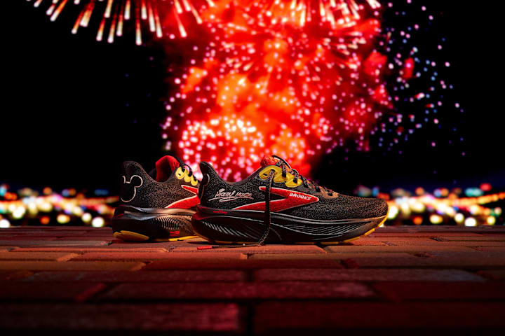 Brooks Ghost 17 Mickey Mouse