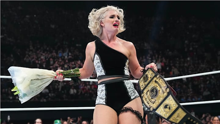 Toni Storm Dec.png