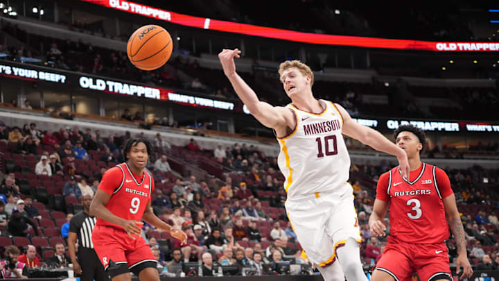Mar 11, 2026; Chicago, IL, USA; Minnesota Golden Gophers forward Cade Tyson (10) goes for the ball against the Rutgers Scarlet Knights during the first half at United Center. Mandatory Credit: David Banks-Imagn Images