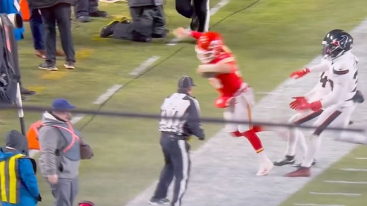 Patrick Mahomes tried his best to get a call on this play but the refs didn't throw a flag. 