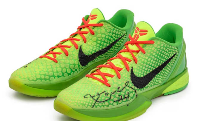 Game-Worn Autographed Nike Kobe VI “Grinch” Colorway Sneakers from December 25, 2010 Lakers vs. Heat