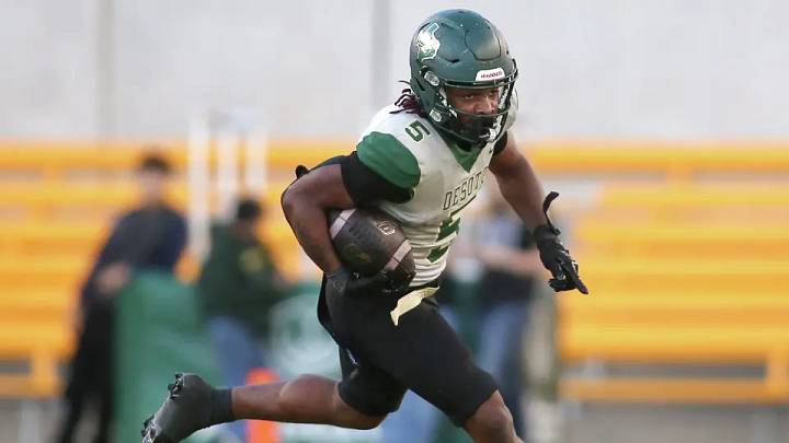 DeSoto running back SaRod Baker