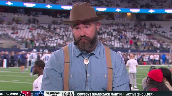 Fans loved Jason Kelce's look on ESPN's pregame show. 
