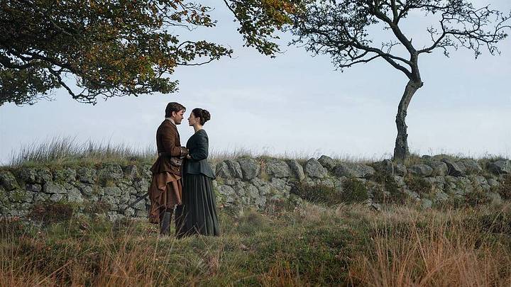 Jeremy Irvine (“Henry Beauchamp”), Hermione Corfield ("Julia Beauchamp") in Outlander: Blood of My Blood season 2 episode 6