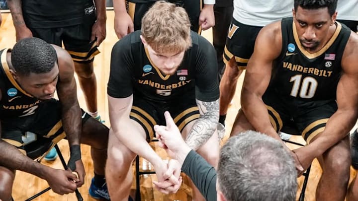 Vanderbilt meets in a mid-game huddle in the Round of 32 against Nebraska.