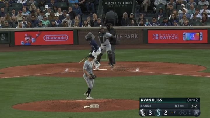 Mariners announcers were rightfully not impressed with this call. 
