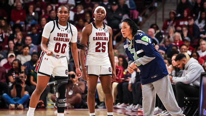 Feb 8, 2026; Columbia, South Carolina, USA; South Carolina Gamecocks head coach Dawn Staley speaks with guard Ta'niya Latson (00) and guard Raven Johnson (25) against the Tennessee Volunteers in the first half at Colonial Life Arena. Mandatory Credit: Jeff Blake-Imagn Images Feb 8, 2026; Columbia, South Carolina, USA; South Carolina Gamecocks head coach Dawn Staley speaks with guard Ta'niya Latson (00) and guard Raven Johnson (25) against the Tennessee Volunteers in the first half at Colonial Life Arena. Mandatory Credit: Jeff Blake-Imagn Images