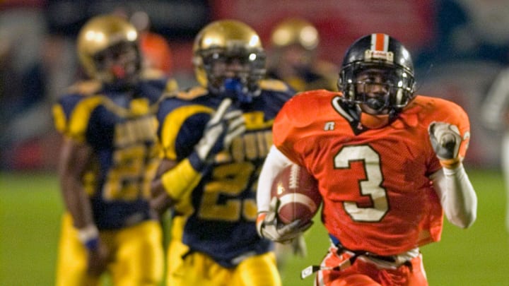 Lakeland and St. Thomas Aquinas have some history. Here's the Dreadnaughts' Chris Rainey scoring a 73-yard touchdown in the Class 5A state final against the Raiders in 2006. 