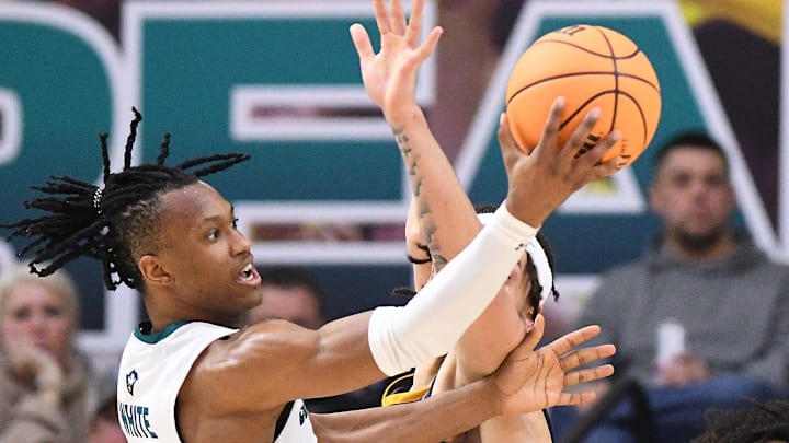 Trazarien White averages 19.5 points per game for the Seahawks