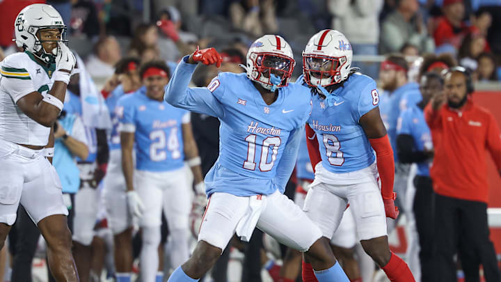 Houston linebacker Latreveon McCutchin (10) Houston linebacker Latreveon McCutchin (10)