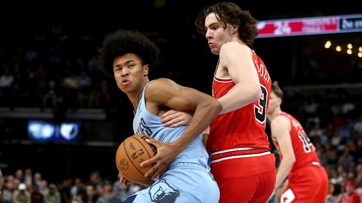 Oct 28, 2024; Memphis, Tennessee, USA; Memphis Grizzlies forward Jaylen Wells (0) spins towards the basket as Chicago Bulls guard Josh Giddey (3) defends during the first half at FedExForum. Mandatory Credit: Petre Thomas-Imagn Images