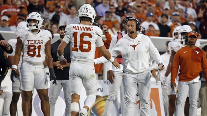 Texas Longhorns head coach Steve Sarkisian reacts with Texas Longhorns quarterback Arch Manning during the fourth quarter against the Mississippi State Bulldogs