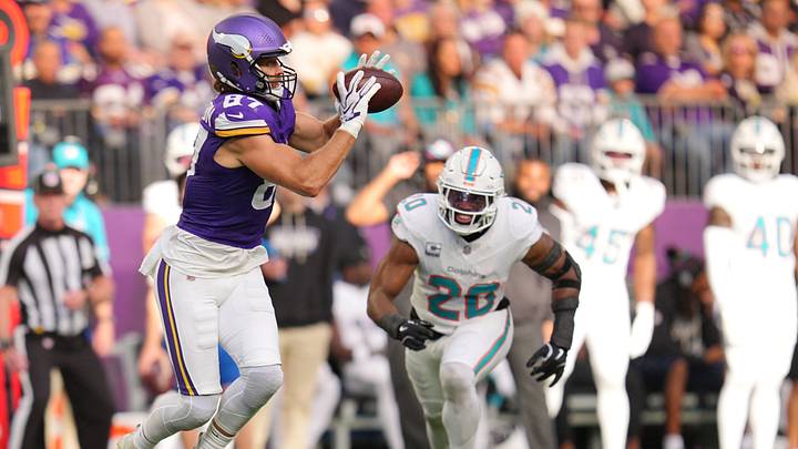 Minnesota Vikings tight end T.J. Hockenson (87) makes a catch during the fourth quarter against the Miami Dolphins at U.S. Bank Stadium. 