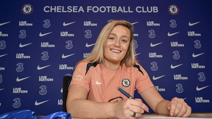 Erin Cuthbert extends with the English champions for two more years Erin Cuthbert extends with the English champions for two more years