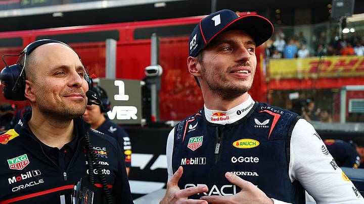 Gianpiero Lambiase (izq) dejará de ser el ingeniero de carrera de Max Verstappen en Red Bull. Gianpiero Lambiase (izq) dejará de ser el ingeniero de carrera de Max Verstappen en Red Bull.