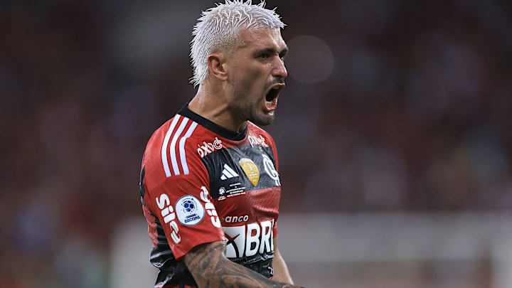 Arrascaeta coleciona belos gols no Flamengo.