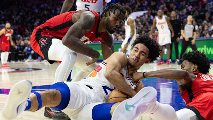 Nov 27, 2024; Philadelphia, Pennsylvania, USA; Philadelphia 76ers guard Jared McCain (20) controls a loose ball against Houston Rockets forward Tari Eason (17) and forward Amen Thompson (1) during the fourth quarter at Wells Fargo Center. Mandatory Credit: Bill Streicher-Imagn Images Nov 27, 2024; Philadelphia, Pennsylvania, USA; Philadelphia 76ers guard Jared McCain (20) controls a loose ball against Houston Rockets forward Tari Eason (17) and forward Amen Thompson (1) during the fourth quarter at Wells Fargo Center. Mandatory Credit: Bill Streicher-Imagn Images