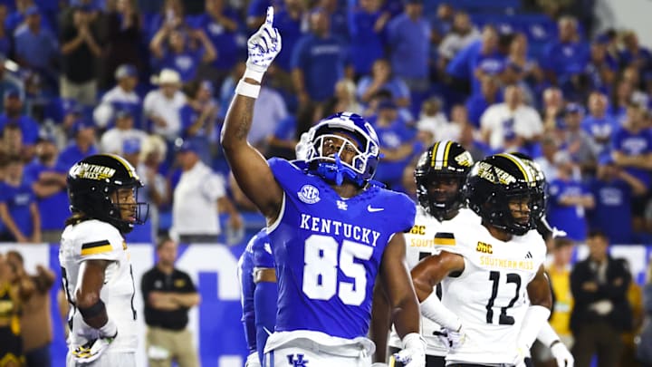 Aug 31, 2024; Lexington, Kentucky, USA; Kentucky Wildcats tight end Jordan Dingle (85) celebrates a touchdown against the Southern Miss Golden Eagles during the third quarter at Kroger Field. Mandatory Credit: Carter Skaggs-Imagn Images