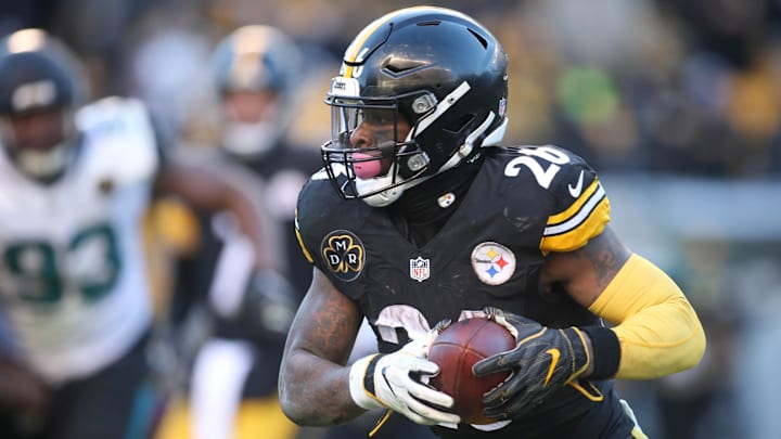 Jan 14, 2018; Pittsburgh, PA, USA;  Pittsburgh Steelers running back Le'Veon Bell (26) rushes the ball against the Jacksonville Jaguars during the fourth quarter in the AFC Divisional Playoff game at Heinz Field. Jacksonville won 45-42. Mandatory Credit: Charles LeClaire-Imagn Images