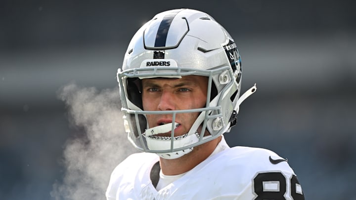 Dec 14, 2025; Philadelphia, Pennsylvania, USA; Las Vegas Raiders tight end Brock Bowers (89) looks on before the game against the Philadelphia Eagles at Lincoln Financial Field. Mandatory Credit: Eric Hartline-Imagn Images
