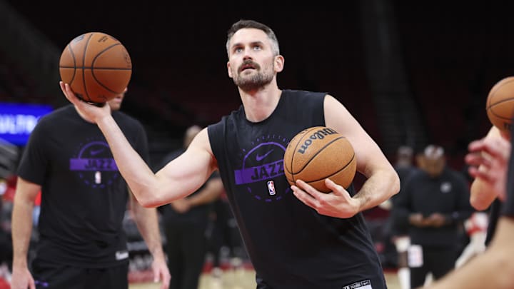Oct 8, 2025; Houston, Texas, USA; Utah Jazz forward Kevin Love (42) warms up before the game against the Houston Rockets at Toyota Center. Mandatory Credit: Troy Taormina-Imagn Images Oct 8, 2025; Houston, Texas, USA; Utah Jazz forward Kevin Love (42) warms up before the game against the Houston Rockets at Toyota Center. Mandatory Credit: Troy Taormina-Imagn Images