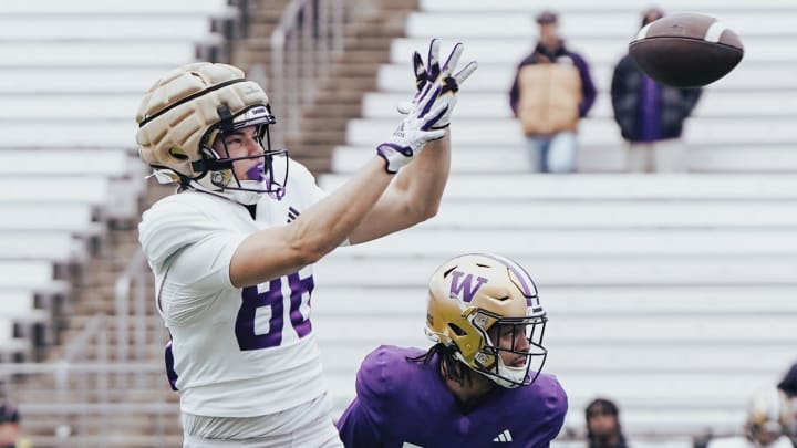 Decker DeGraaf gets free to make a spring practice catch.