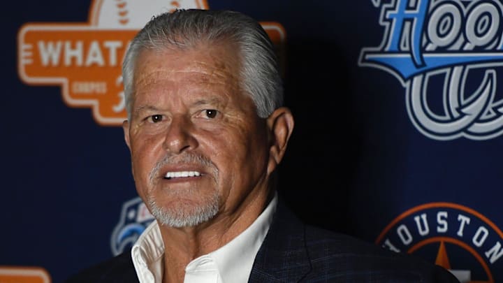 Bobby Cuellar was  honored Thursday night with the Lifetime Achievement Award by the Hooks at their annual South Texas Winter Baseball Banquet.

Cuellar1