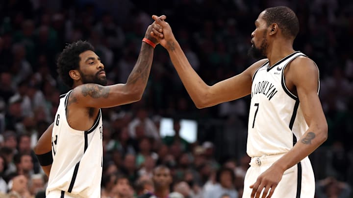 Kyrie Irving se queda en los Nets y ejerce su opción millonaria 