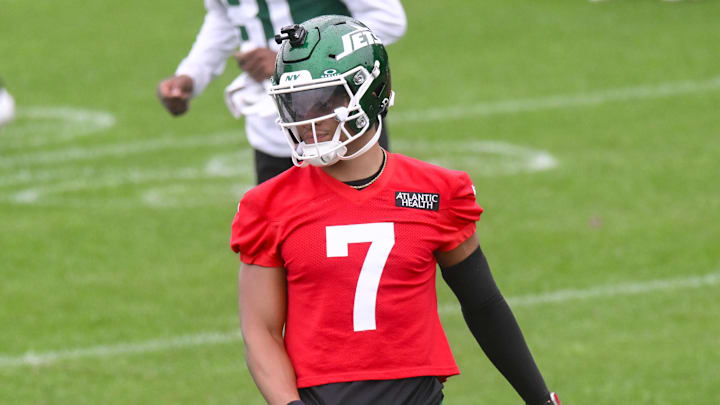 Jun 10, 2025; East Rutherford, NJ, USA; New York Jets quarterback Justin Fields (7) warms up during minicamp at Atlantic Health Jets Training Center. Mandatory Credit: John Jones-Imagn Images Jun 10, 2025; East Rutherford, NJ, USA; New York Jets quarterback Justin Fields (7) warms up during minicamp at Atlantic Health Jets Training Center. Mandatory Credit: John Jones-Imagn Images