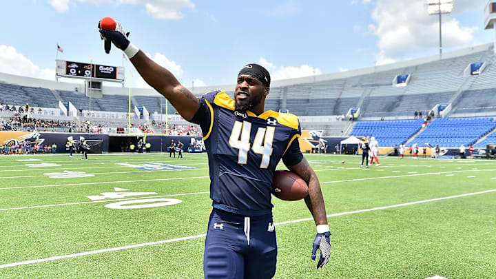 Memphis Showboats defensive end Jaylon Allen (44)