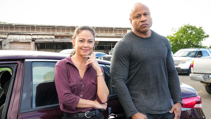 “Run and Gun” – After passing her medical and psych evaluations, Tennant is surprised to see Sam Hanna conducting her final interview to clear her return to work. Also, when the team discovers a breach in the U.S. Marshal’s database, Sam joins Tennant in Las Vegas to locate the hacker, on part one of the season three premiere of the CBS Original series NCIS: HAWAI’I, Monday, Feb. 12 (10:00-11:00 PM, ET/PT) on the CBS Television Network, and streaming on Paramount+ (live and on demand for