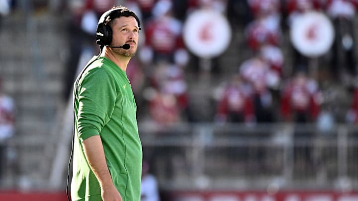Sep 24, 2022; Pullman, Washington, USA; Oregon Ducks head coach Dan Lanning watches the video board against the Washington State Cougars in the second half at Gesa Field at Martin Stadium. Ducks won 44-41. Mandatory Credit: James Snook-Imagn Images Sep 24, 2022; Pullman, Washington, USA; Oregon Ducks head coach Dan Lanning watches the video board against the Washington State Cougars in the second half at Gesa Field at Martin Stadium. Ducks won 44-41. Mandatory Credit: James Snook-Imagn Images